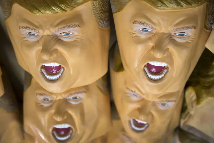 Máscaras de Trump: os dois disseram que se inspiraram no filme "O Chacal" (de 1997) (Tomohiro Ohsumi/Getty Images)