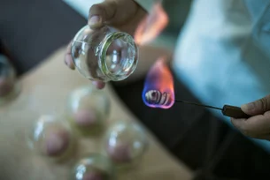 China acelera a integração entre inteligência artificial e medicina tradicional chinesa