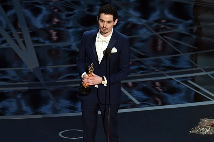 Damien Chazelle recebe Oscar de melhor diretor por "La La Land" (Kevin Winter/Getty Images)