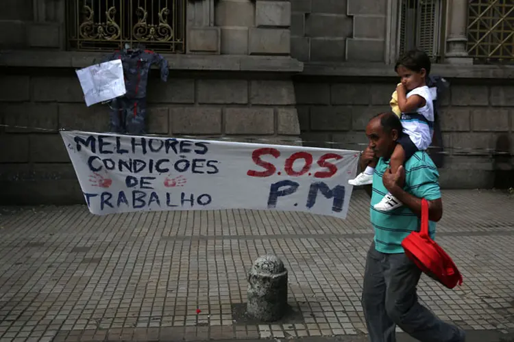 Protesto de famílias de agentes da Polícia Militar no Rio de Janeiro (Web/Reprodução)