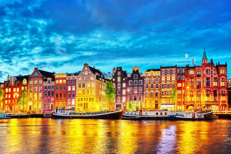 Amsterdã: Bairro da Luz Vermelha é uma das principais atrações turísticas da cidade (VitalyEdush/Thinkstock)