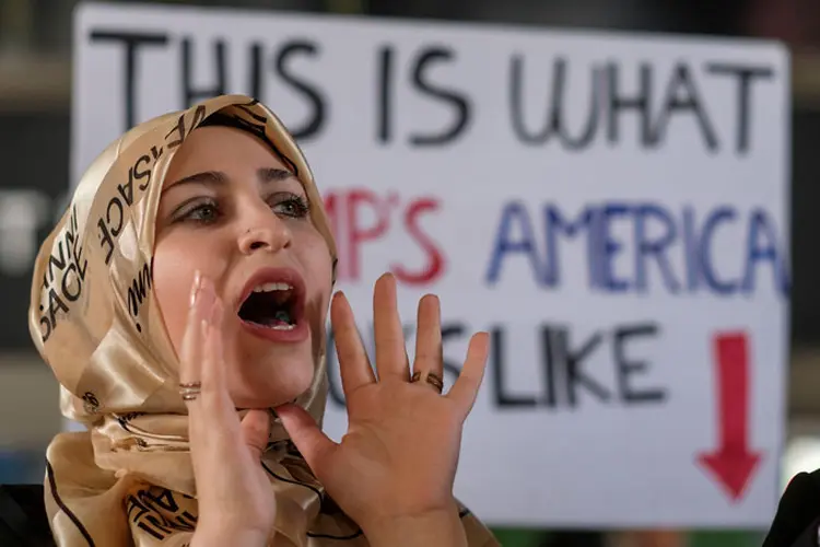 Imigrantes: o decreto de Trump foi barrado na Justiça americana e agora é alvo de uma disputa judicial (Reuters/Reuters)