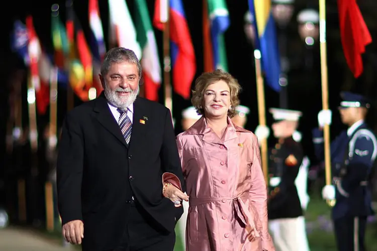 Lula e Marisa: no terreno seriam acolhidos bens de propriedade do ex-presidente, que exercitaria atividades culturais no espaço, a exemplo do Instituto FHC (Lula/Divulgação)