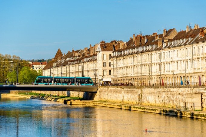 França dá bolsas de pós-graduação a estudantes da América Latina