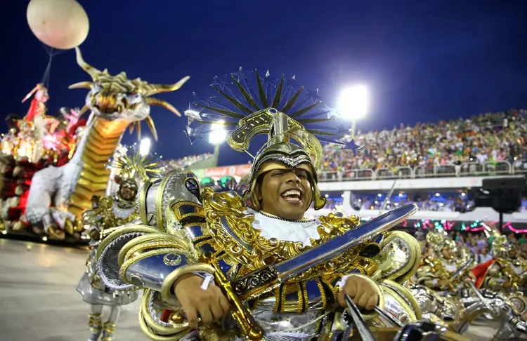 Desfile da Mangueira na Sapucaí em 28/02/2017. (Pilar Olivares/Reuters)