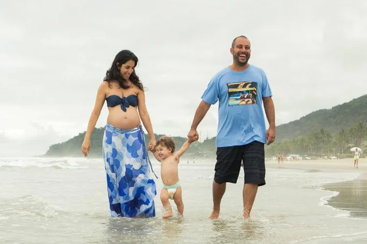 A publicitária Karen Kanaan, com marido e o filho: empreendedora criou a marca Baby&Me (Divulgação)