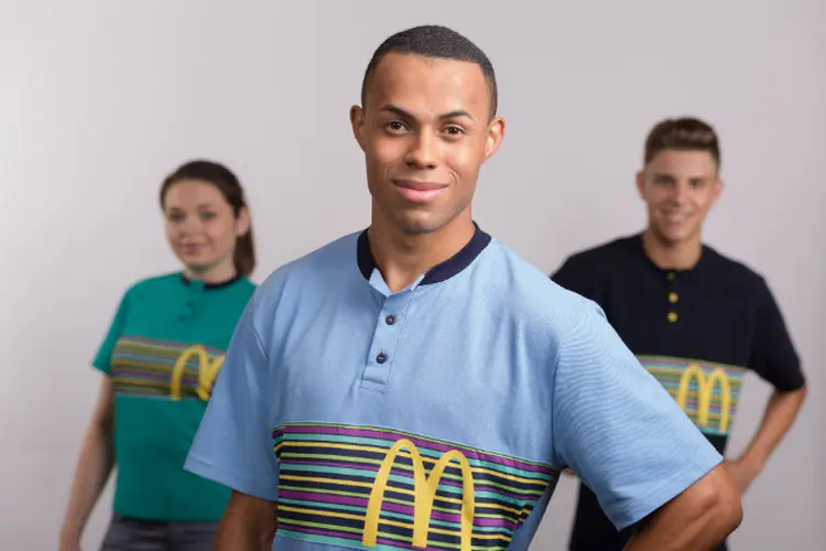 McDonald's: atendentes serão treinados para conversar com quem pedir um lanche de forma mais próxima e natural, ao invés de reproduzir frases padrões (McDonald's/Divulgação)