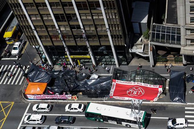 MTST acampa em frente a escritório da Presidência em São Paulo