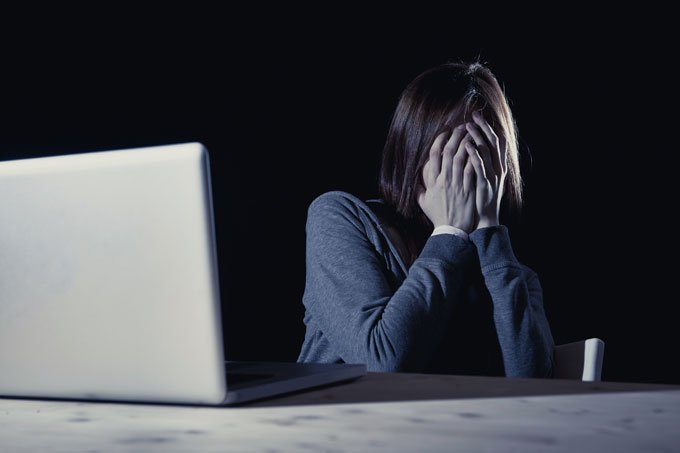 Instituto Avon aponta as violências mais sofridas por mulheres na internet
