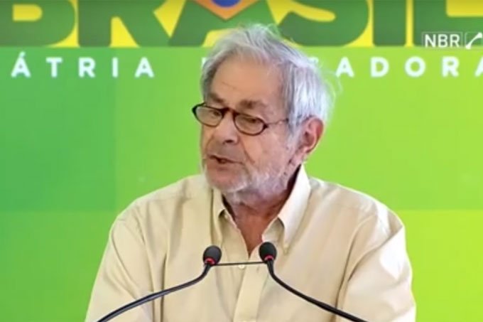 Ao receber Prêmio Camões, Raduan Nassar critica governo Temer