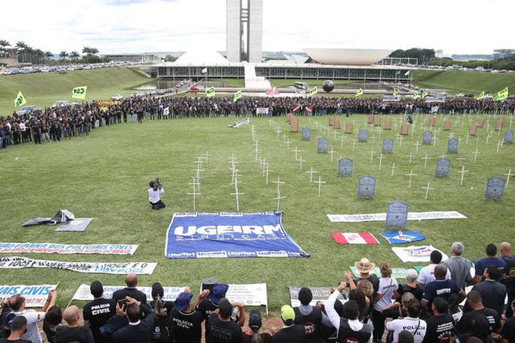 Protesto: os manifestantes foram dispersados com o uso de bombas de gás de pimenta (Agência Brasil)