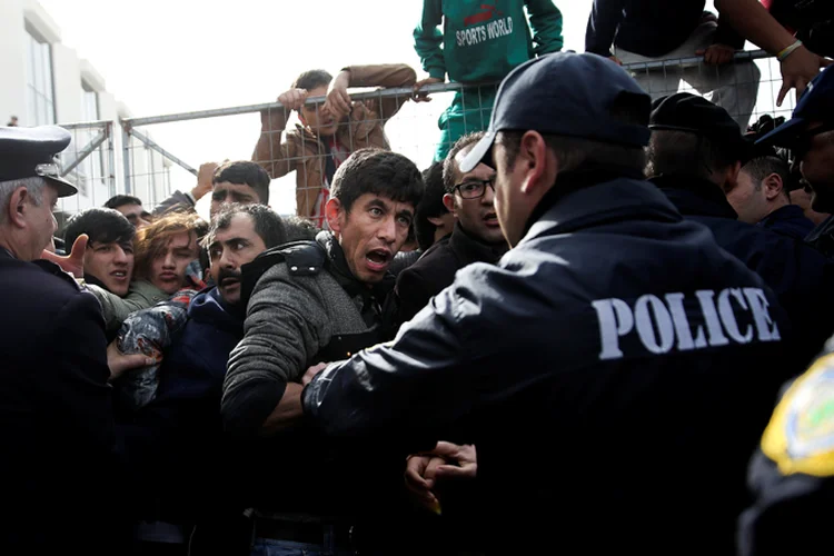 Refugiados na Grécia: cerca de 60 mil imigrantes e refugiados estão retidos na Grécia devido ao fechamento de fronteiras nos Bálcãs (Alkis Konstantinidis/Reuters)