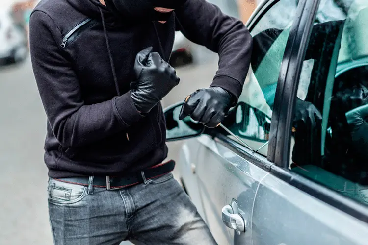 Crimes: os roubos de veículos caíram 15,43% em setembro (ThinkStock/Thinkstock)