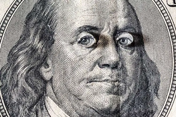 Dólar: Moeda americana subiu mais de 2% no mês e impulsionou fundos cambiais  (Antonistock/Thinkstock)