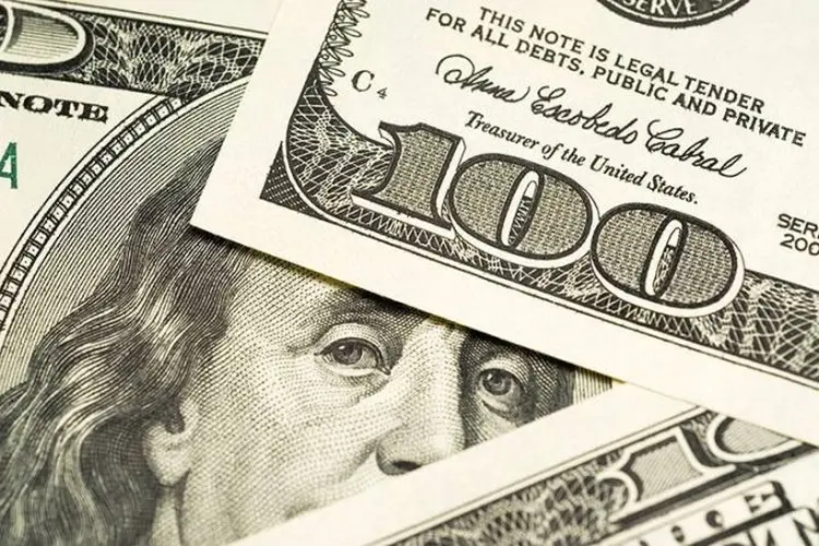 Dólar: internamente, os investidores seguiram cautelosos em relação ao cenário político (foto/Thinkstock)