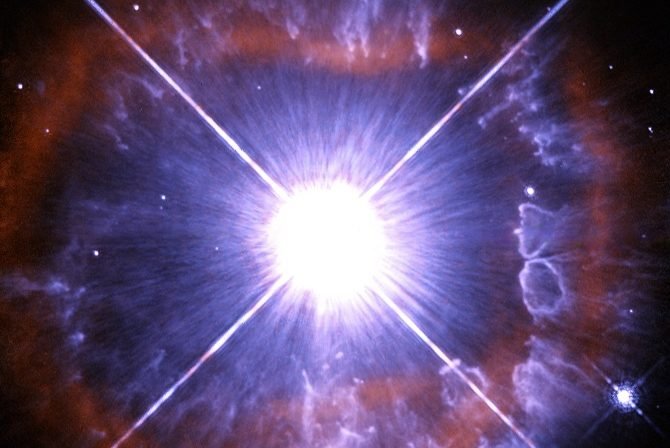 ESA detecta perda de massa "espetacular" na estrela AG Carinae