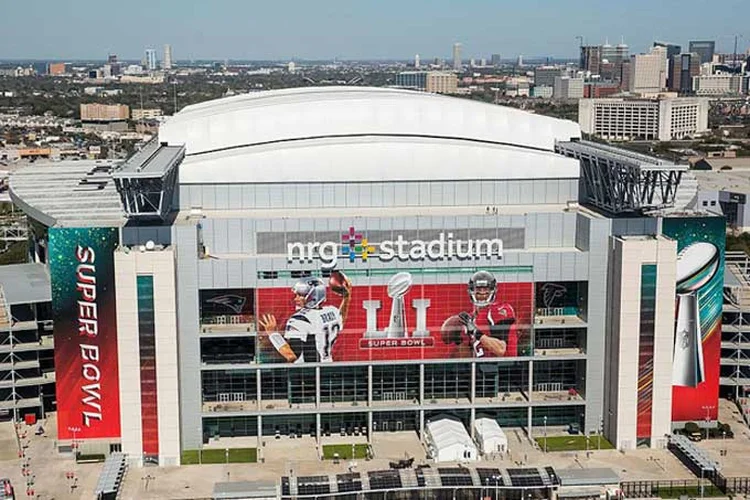 NRG Stadium preparado para a final 2017 do Super Bowl (Ozzy Trevino of U.S. Customs and Border Protection)/Wikimedia Commons)