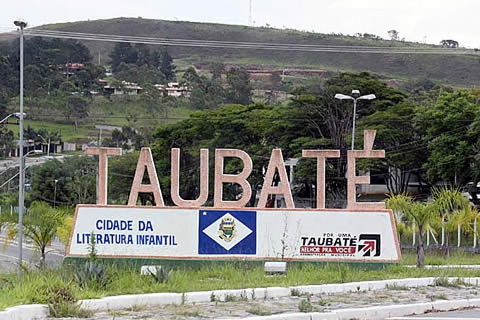 Bomba caseira explode em calçadão e bebê é atingido em Taubaté