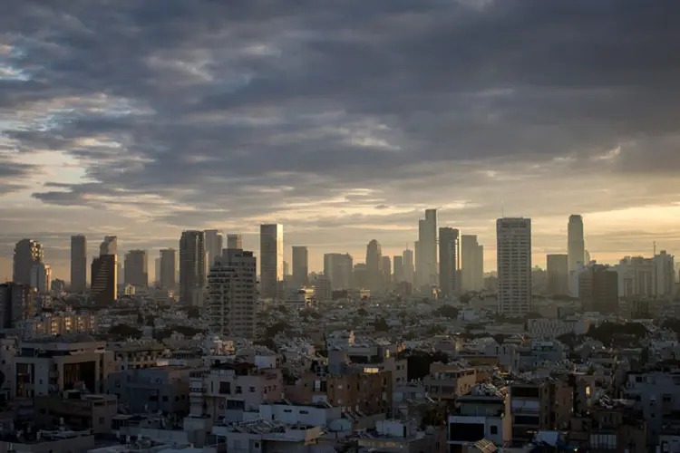 Tel Aviv: as vítimas com ferimento leves foram evacuadas para um hospital (Getty Images)