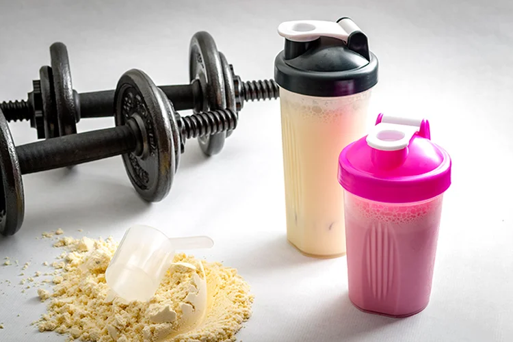 O Whey Protein é a proteína do soro do leite e, se inserido em um plano alimentar individualizado e correto, pode contribuir para a perda de peso (Moussa81/Thinkstock)