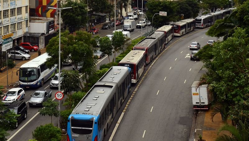 Ônibus em São Paulo: o Tribunal Regional do Trabalho proibiu a paralisação dos motoristas na cidade e determinou que 100% da frota circule na cidade nesta quarta (Rovena Rosa/Agência Brasil/Agência Brasil)