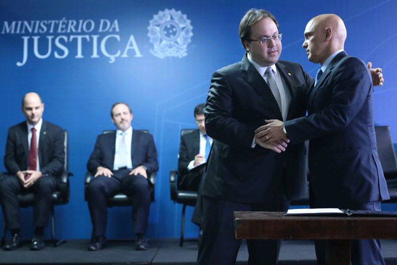 Governo elabora medidas para reduzir demandas judiciais