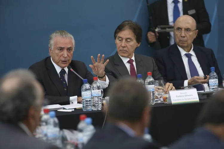 Temer: "Vejam que serão 45 bilhões de novos investimentos nos setores de energia, transportes e saneamento, que promoverão a criação de 200 mil novos empregos diretos e indiretos" (Antonio Cruz/Agência Brasil)