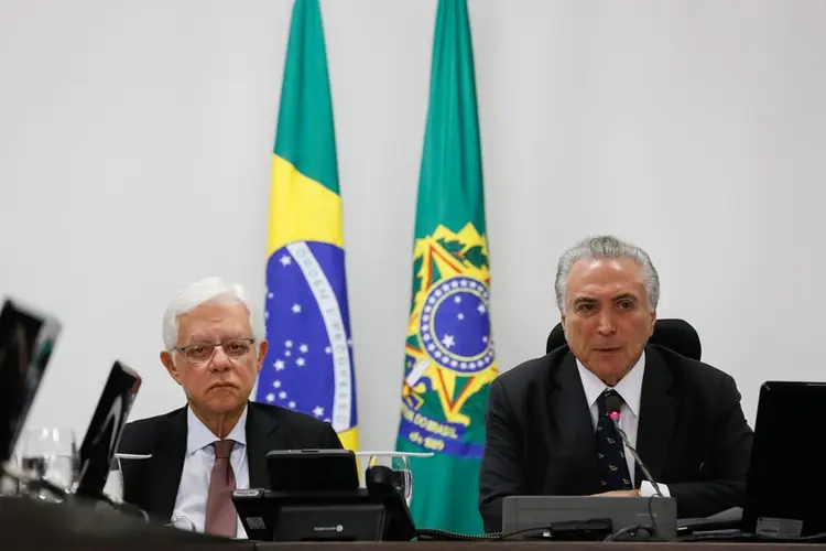 Temer e Moreira Franco: segundo fonte, Maia agora com a apresentação do relatório e deve ser naturalmente "o porta-voz" sobre o tema (Beto Barata/PR/Agência Brasil)