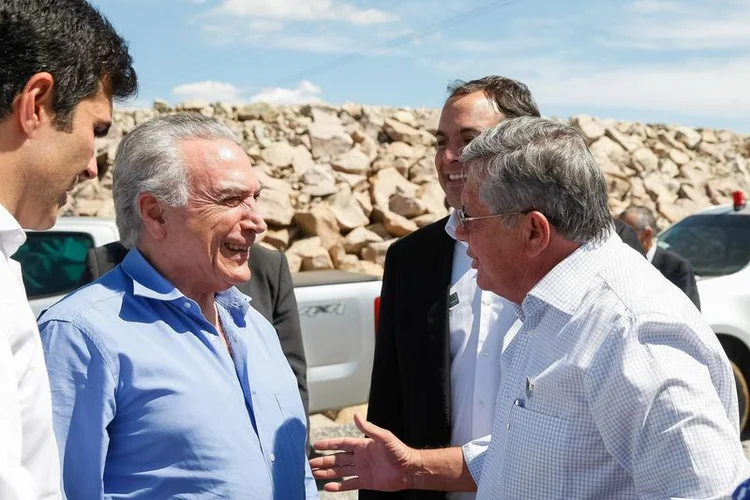 Michel Temer: "Eu espero que, ao final deste mais um ano e oito meses de governo, eu possa vir aqui e dizer que toda a Paraíba está irrigada, inundada de água, quem sabe até uma ou outra 'enchentezinha'" (Beto Barata/PR/Agência Brasil)