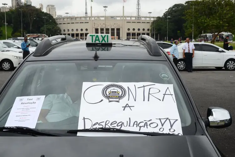 Protesto de taxistas: uso dessa modalidade cai enquanto apps como Uber crescem (Rovena Rosa/Agência Brasil)
