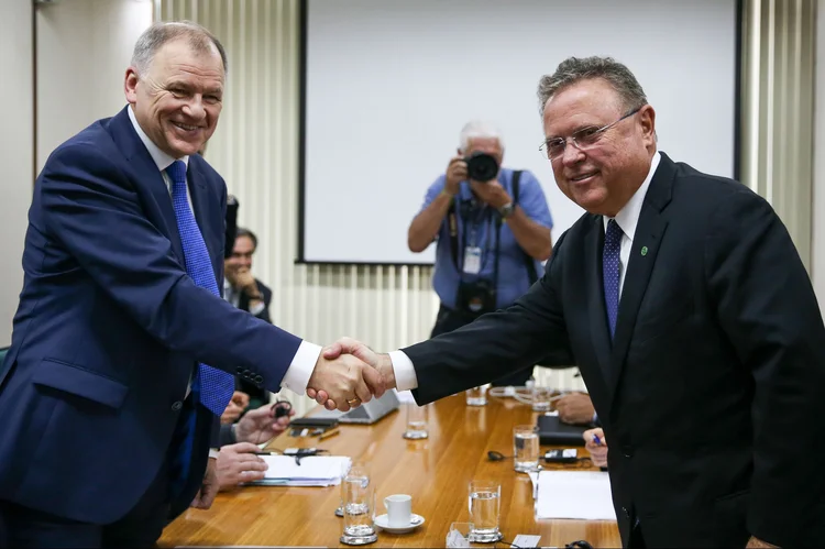 Comissário para Saúde e Segurança Alimentar da União Europeia (UE), Vytenis Andriukaitis, e o ministro da Agricultura, Blairo Maggi, durante reunião (Marcelo Camargo/Agência Brasil)
