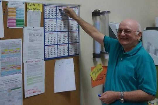Professor ganha “corredor de aplausos” no último dia de aula