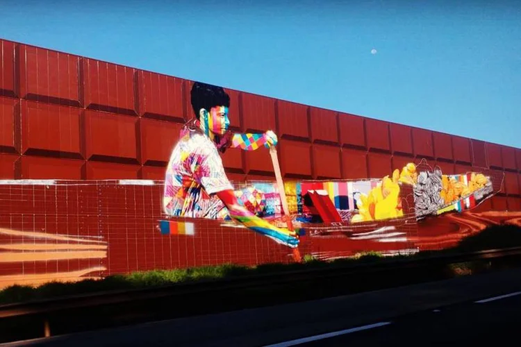 Maior mural do mundo: Kobra começou a atual obra há um mês e a concluirá nos próximos 15 dias (Luan hssan/Facebook/Reprodução)