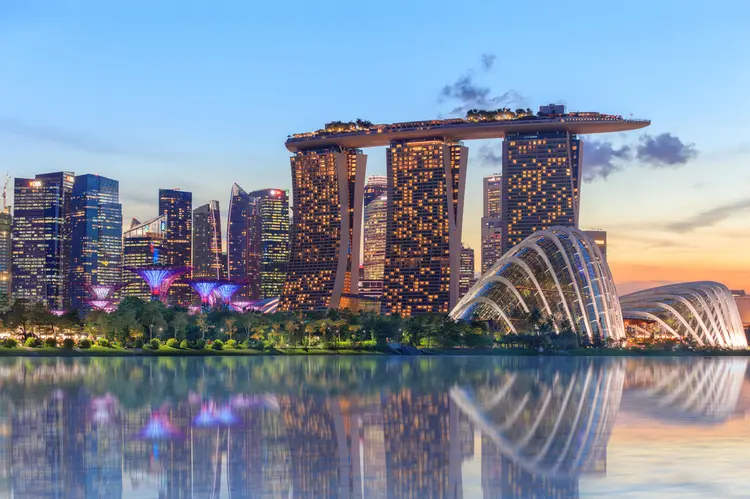 Singapura: além de atrair mais de 7 000 multinacionais, a cidade-estado é a segunda economia mais competitiva do mundo (lena_serditova/Getty Images)