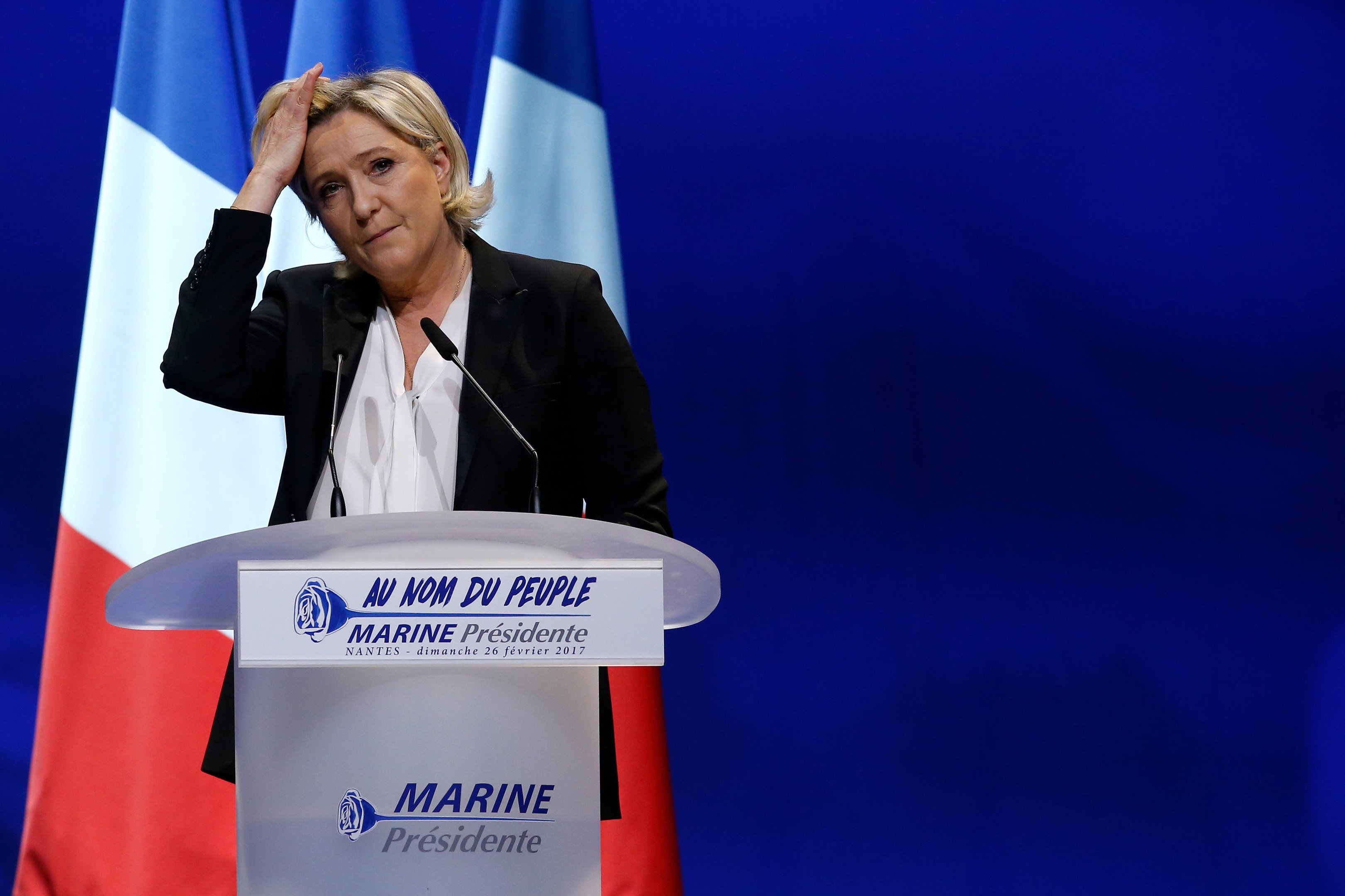 Sede de campanha de Le Pen em Paris sofre tentativa de incêndio