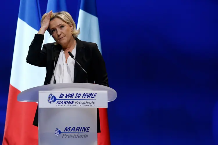 Marine Le Pen, sobre ataques na sede de sua campanha: "eu suponho que isso tenha sido causado por um pequeno grupo de esquerda" (Stephane Mahe/Reuters)