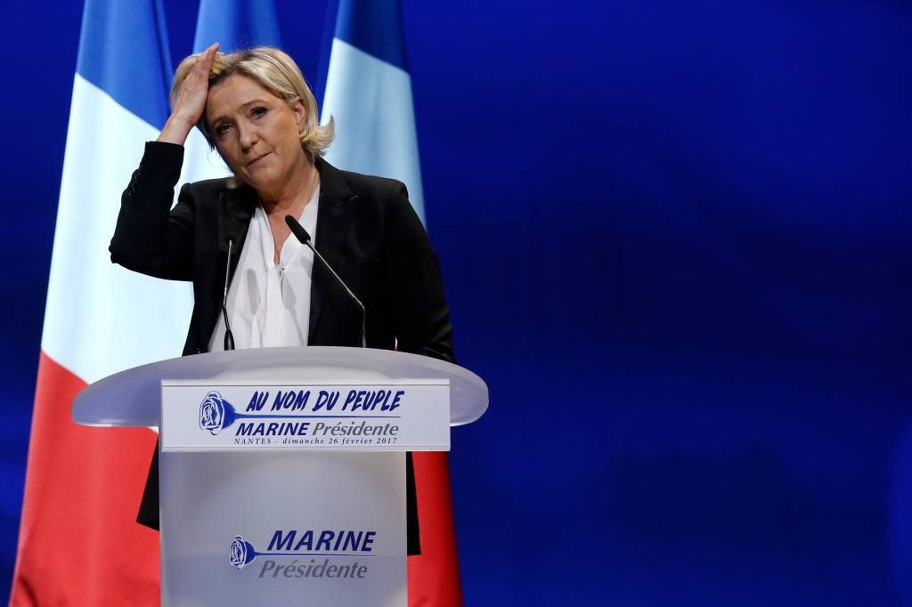 Le Pen perde imunidade parlamentar por publicar imagens do EI