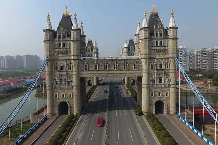 Tower Bridge em Suzhou (Stringer/Reuters)