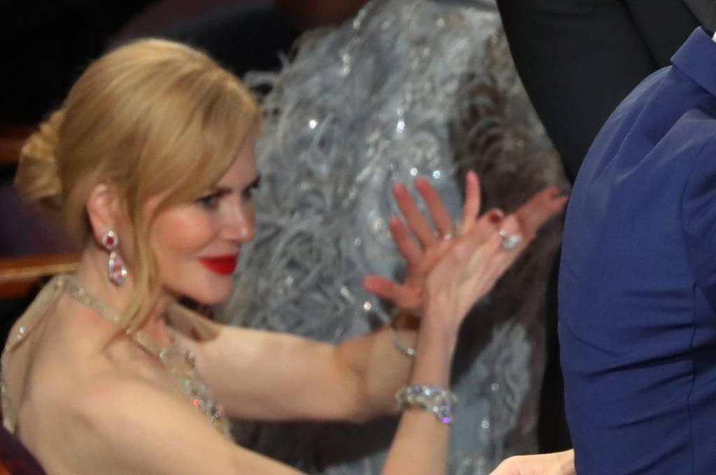 Nicole Kidman explica aplauso bizarro na cerimônia do Oscar