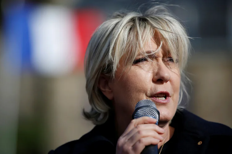 Le Pen: "Não podemos lutar contra o terrorismo que pesa sobre o nosso país sem nossas fronteiras" (Stephane Mahe/Reuters)