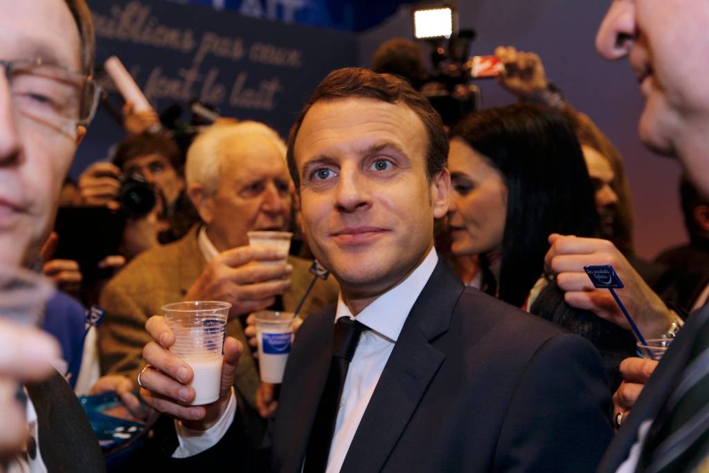 Macron e Le Pen seguem liderando pesquisas na França