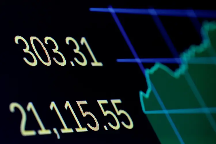 Principal indicador da Bolsa de Nova York somou 320,69 pontos e chegou a 24.777,17 (Brendan McDermid/Reuters)