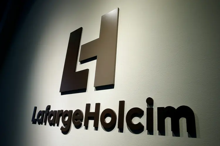 LafargeHolcim: a justiça investiga especificamente as acusações de "financiamento de empresa terrorista" e de "colocar em perigo a vida alheia (Arnd Wiegmann/Reuters)