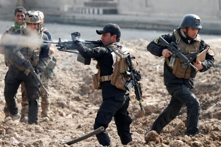 Soldados: os combates no bairro se prolongaram por quatro dias (Goran Tomasevic/Reuters)