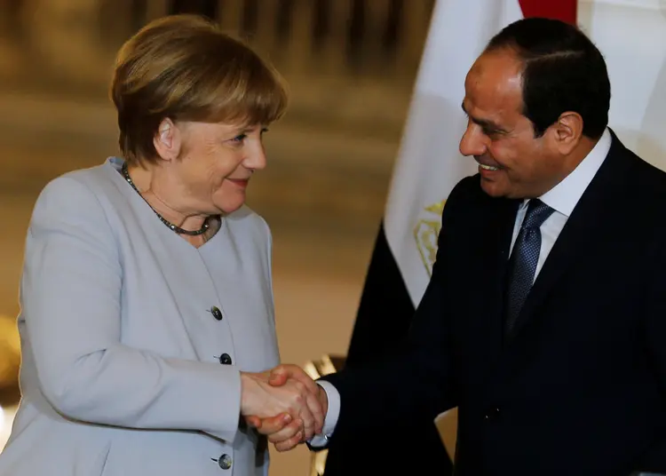 Merkel e al-Sisi: Merkel ofereceu ajuda a Al Sisi para melhorar a situação dos solicitantes de asilo que estão no Egito (Amr Abdallah Dalsh/Reuters)