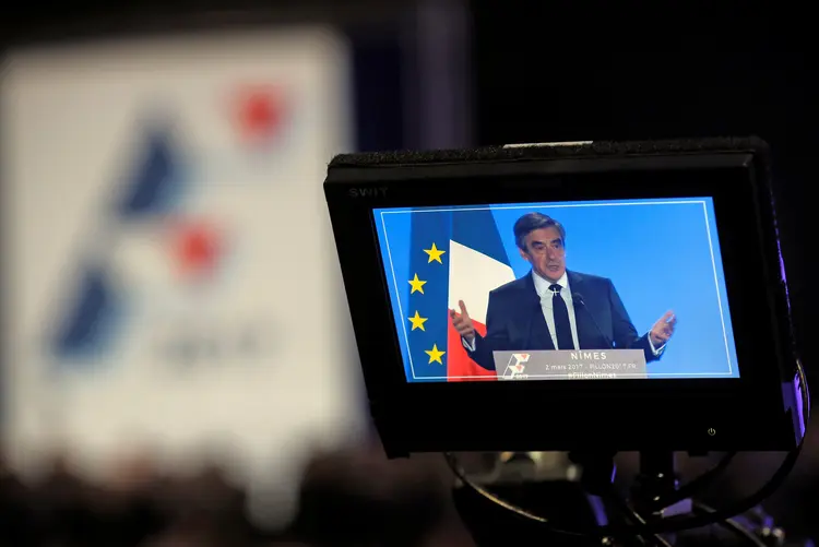 François Fillon: o candidato está na mira da justiça pelos supostos empregos fictícios que teriam beneficiado sua esposa e dois de seus filhos (Jean-Paul Pelissier/Reuters)