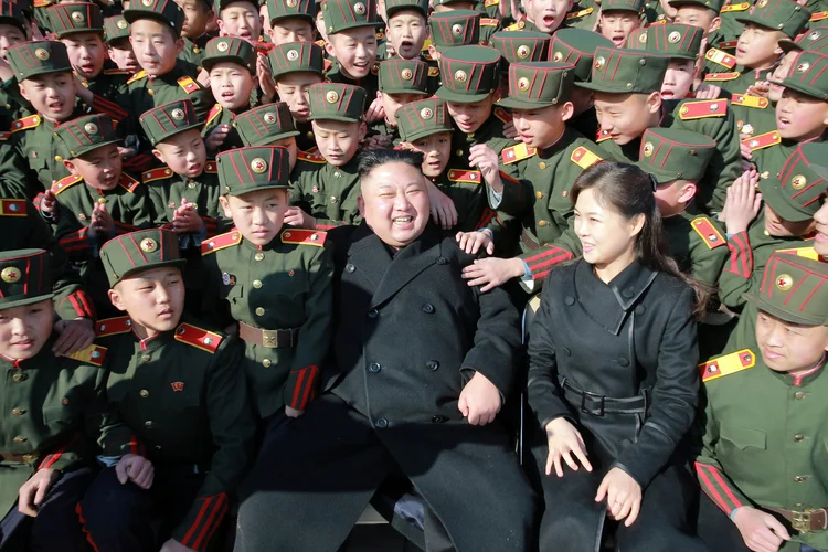 Kim Jong Un: três dos quatro mísseis caíram próximos à costa do Japão (KCNA/Reuters)