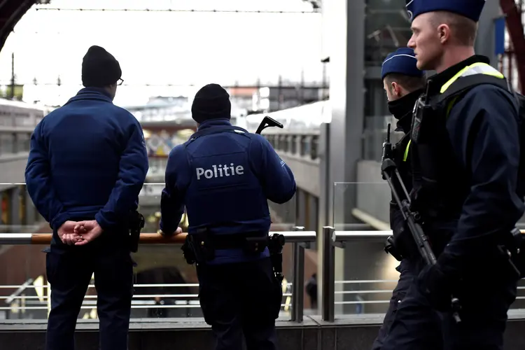 Polícia da Bélgica: três homens foram detidos em Bruxelas em março de 2016 após uma série de prisões na França (Eric Vidal/Reuters)