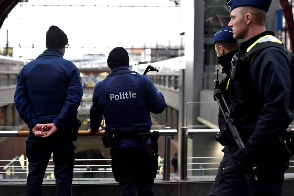 Homem é baleado ao tentar atacar policial com faca na Bélgica