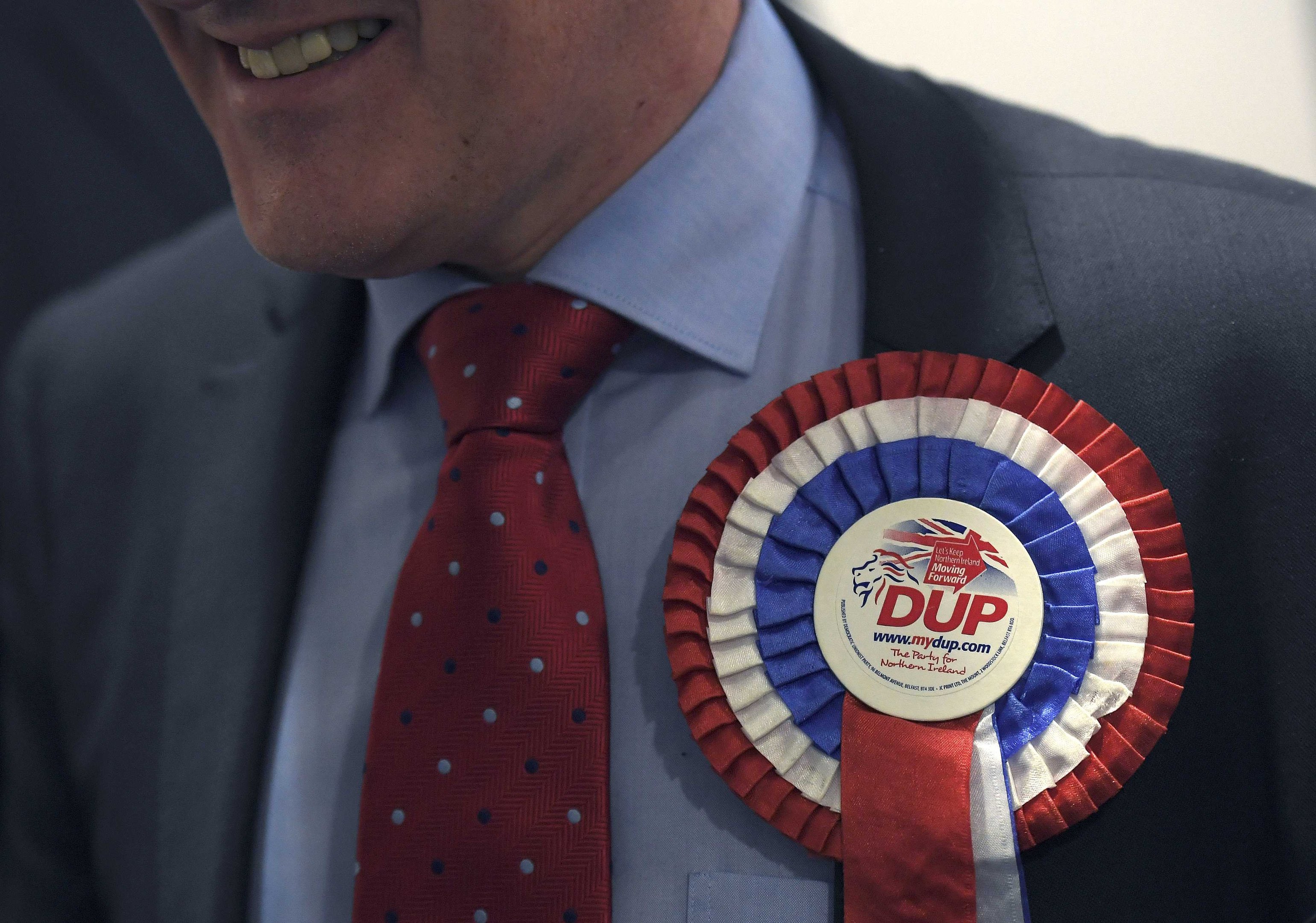 DUP e Sinn Féin lideram eleições norte-irlandesas